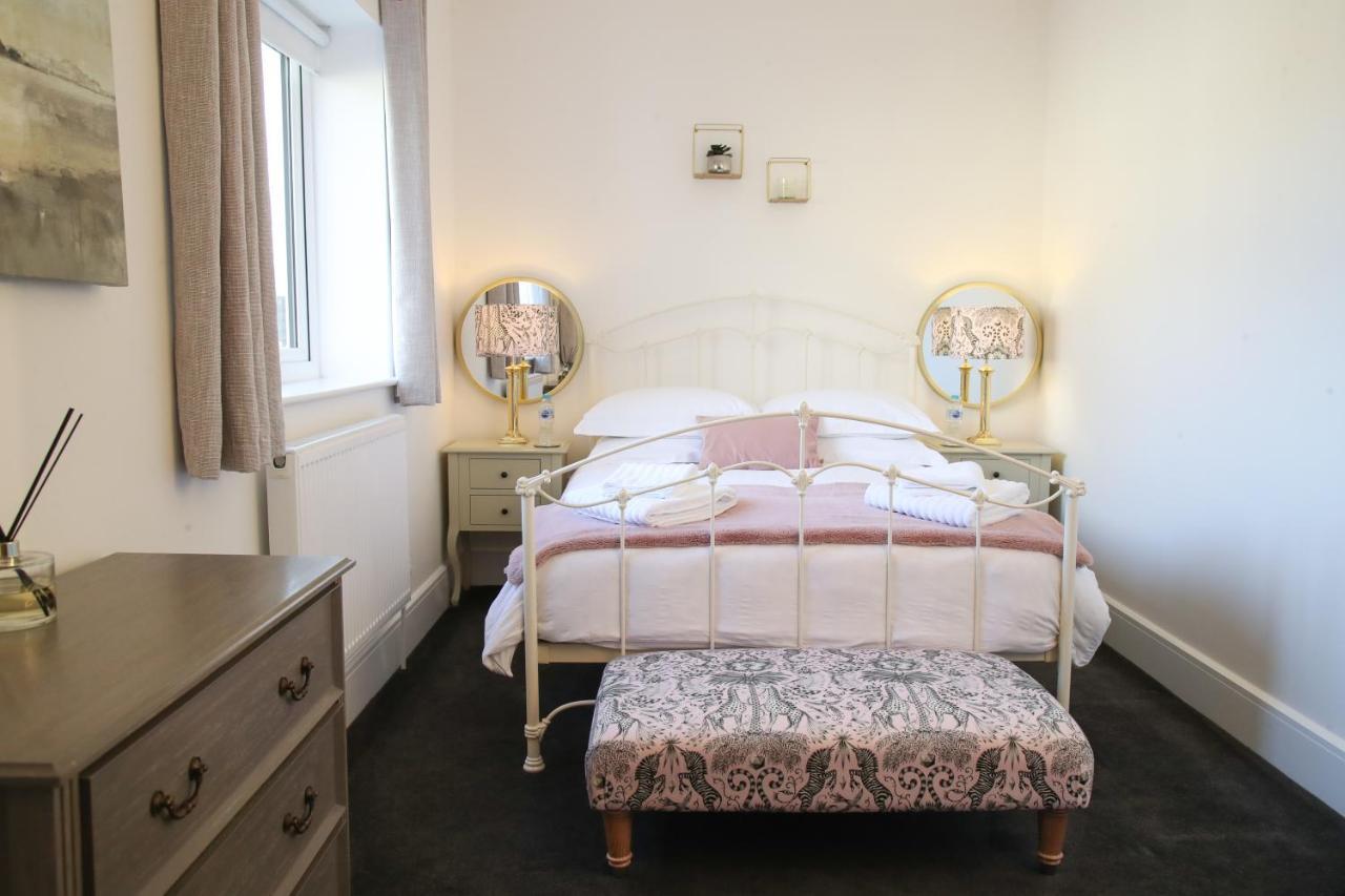 Burgess Yard 2-bedroom Cottage, Сasa de vacaciones *